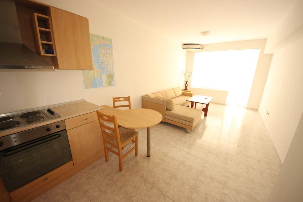Sunny Day 1 - Menada Apartments Slăntjev Brjag Rum bild